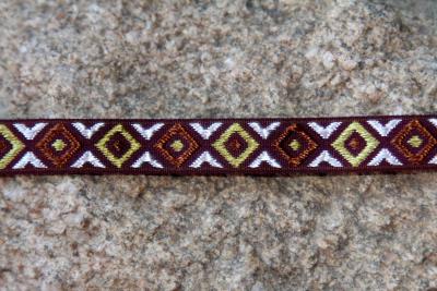 Aubergine Braun Gelb